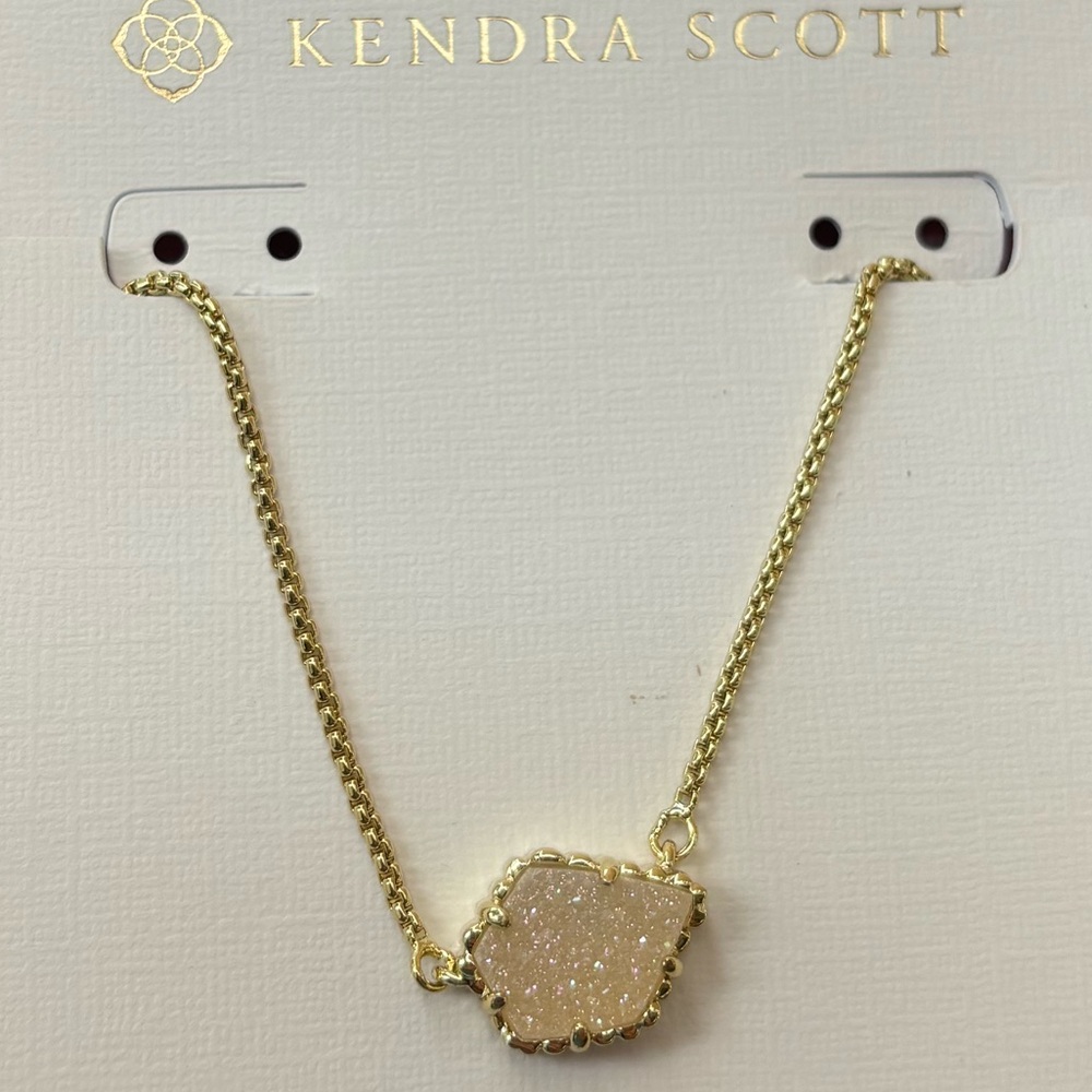Kendra Scott - Tess Gold Pendant Necklace **NEW**